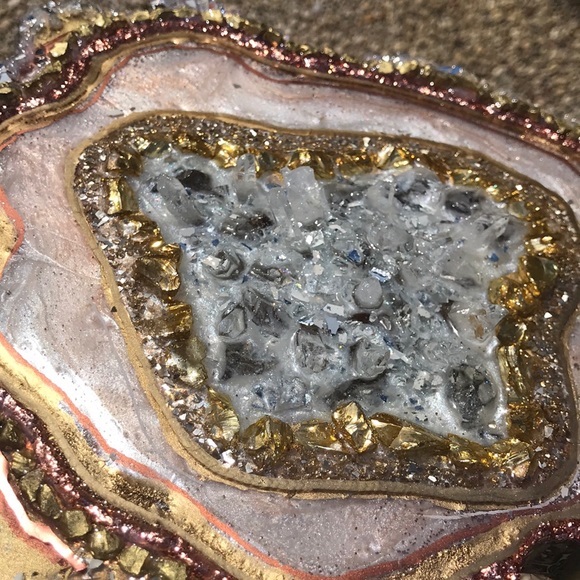 Gold and copper Resin geode - Picture 7 of 8